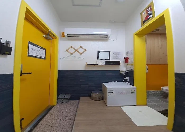 24 Guesthouse Nampo Station
